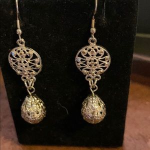 Avon Vintage Dangling Silver scroll & Ball Earring